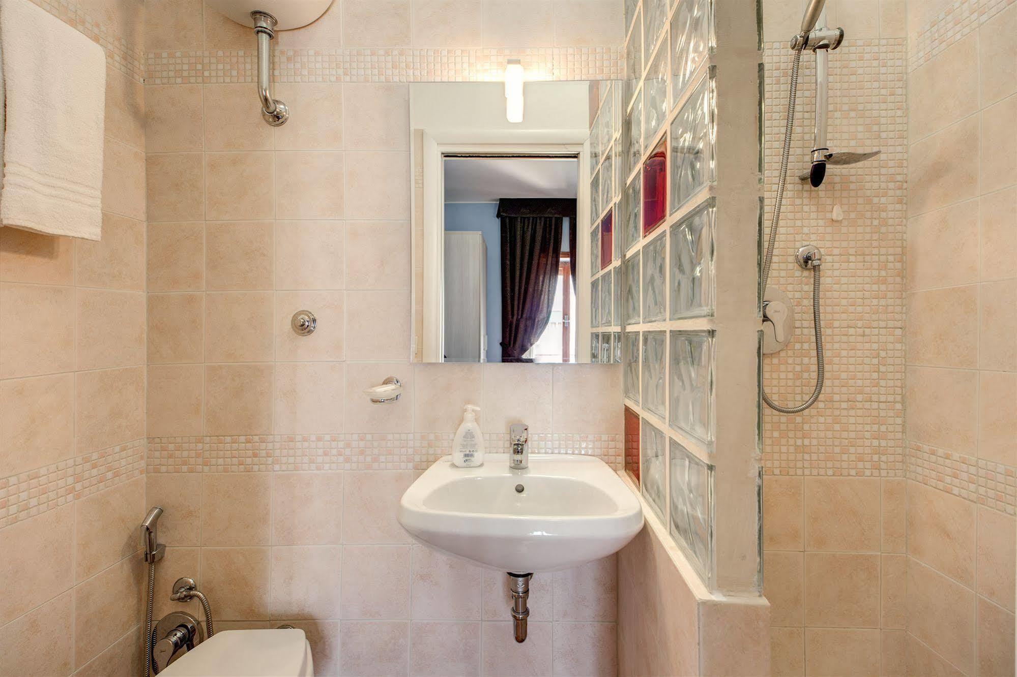 Domus Cornelia Bed & Breakfast Rome Exterior photo